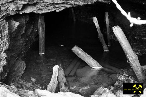 SDAG Wismut Stollen 228 im Revier Johanngeorgenstadt, Erzgebirge, Sachsen - 16. Mai 2009 (7).jpg